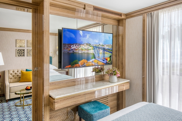 Uniworld SS Sao Gabriel - Grand Suite 5.jpg